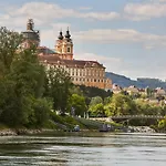 Donauhof 4*