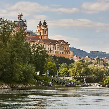 Donauhof 4*