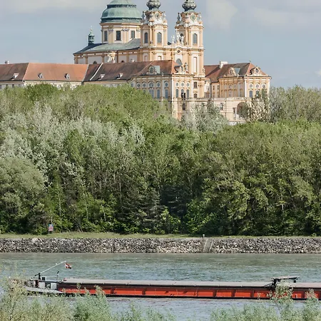 Donauhof 4*